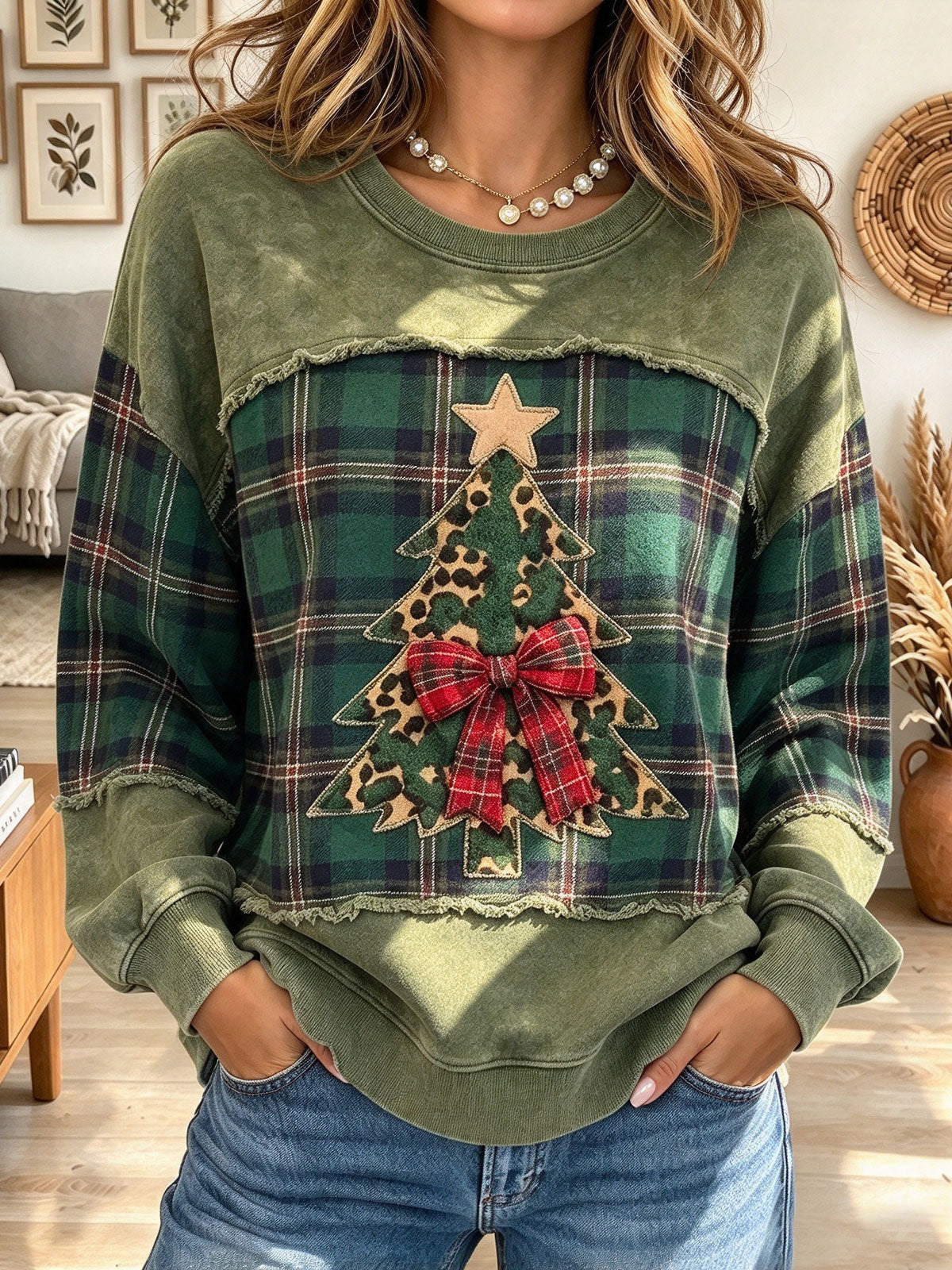 Women's Green Plaid Christmas Tree Graphic Sweatshirt with Raw Edges