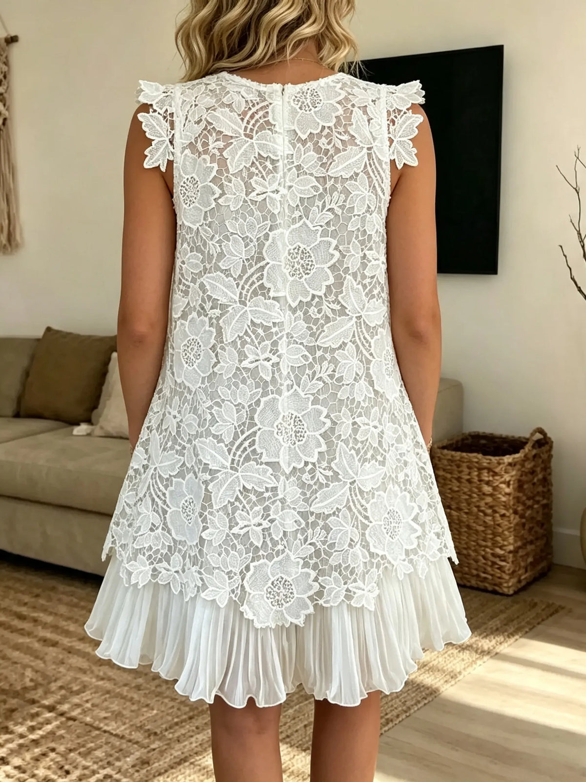 Women's Sleeveless Floral Lace Shift Dress