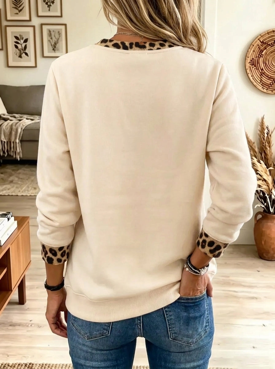 Women's Leopard Christmas Tree Bow Graphic Sweatshirt