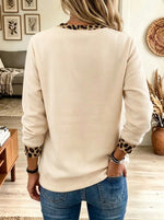 Women's Leopard Christmas Tree Bow Graphic Sweatshirt