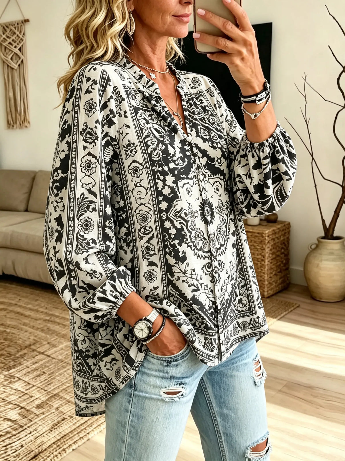 Women's Black White Ethnic Pattern Print Ruffle V-Neck Lantern Sleeve Blouse